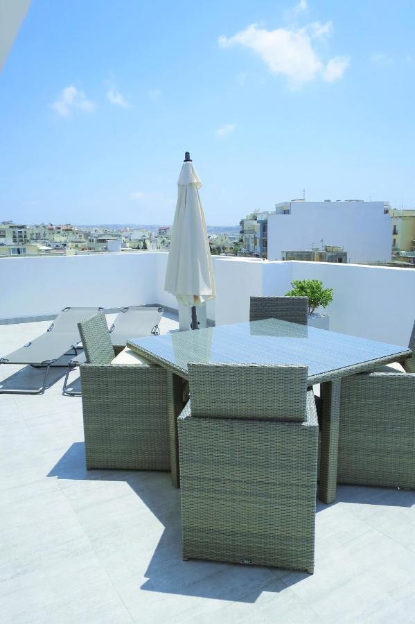 Stunning Penthouse Roof Terrace & Communal Swimming Pool San Pawl il-Baħar Zewnętrze zdjęcie